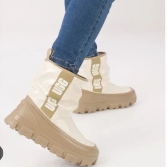 UGG Women's Cream and Tan Winter Boots - Picture 2 of 5